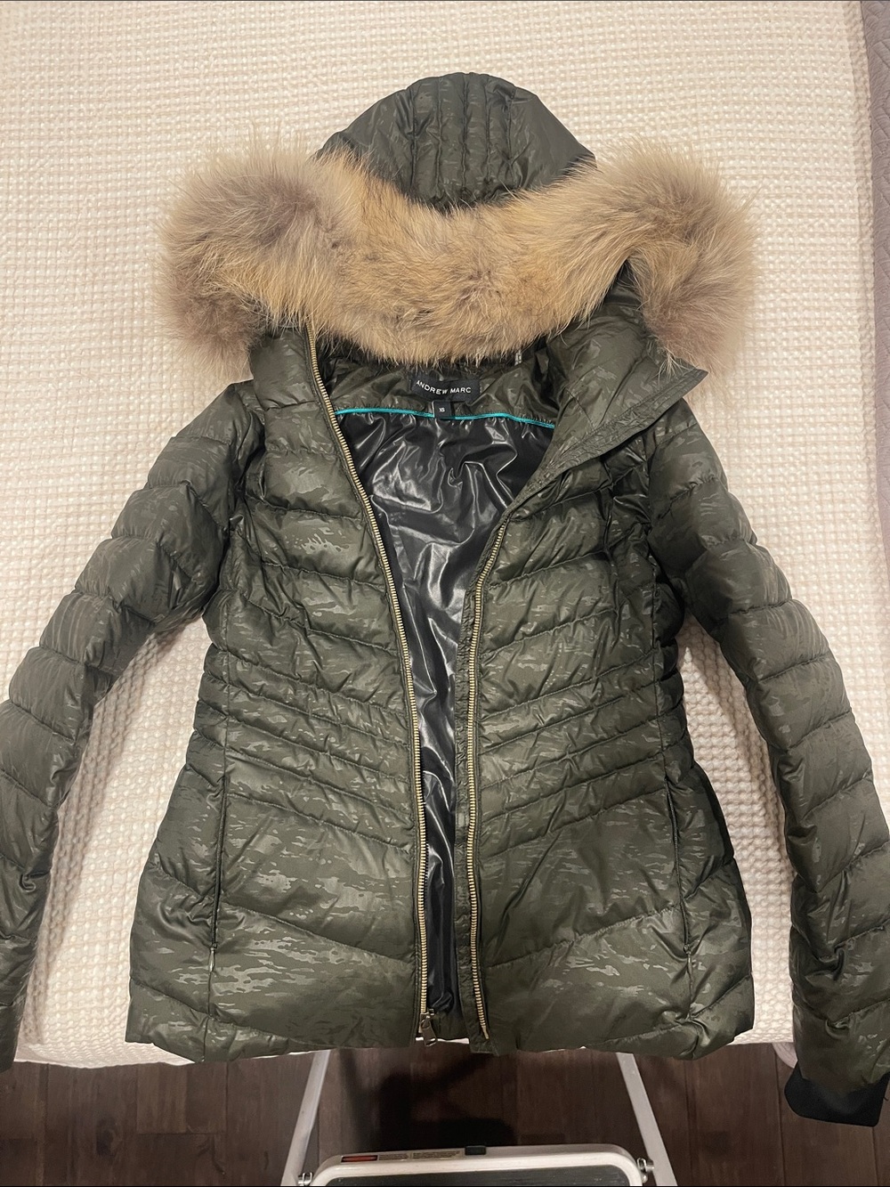 Women’s Quilted Olive Green Puffer Jacket with Fur-Trim Hood